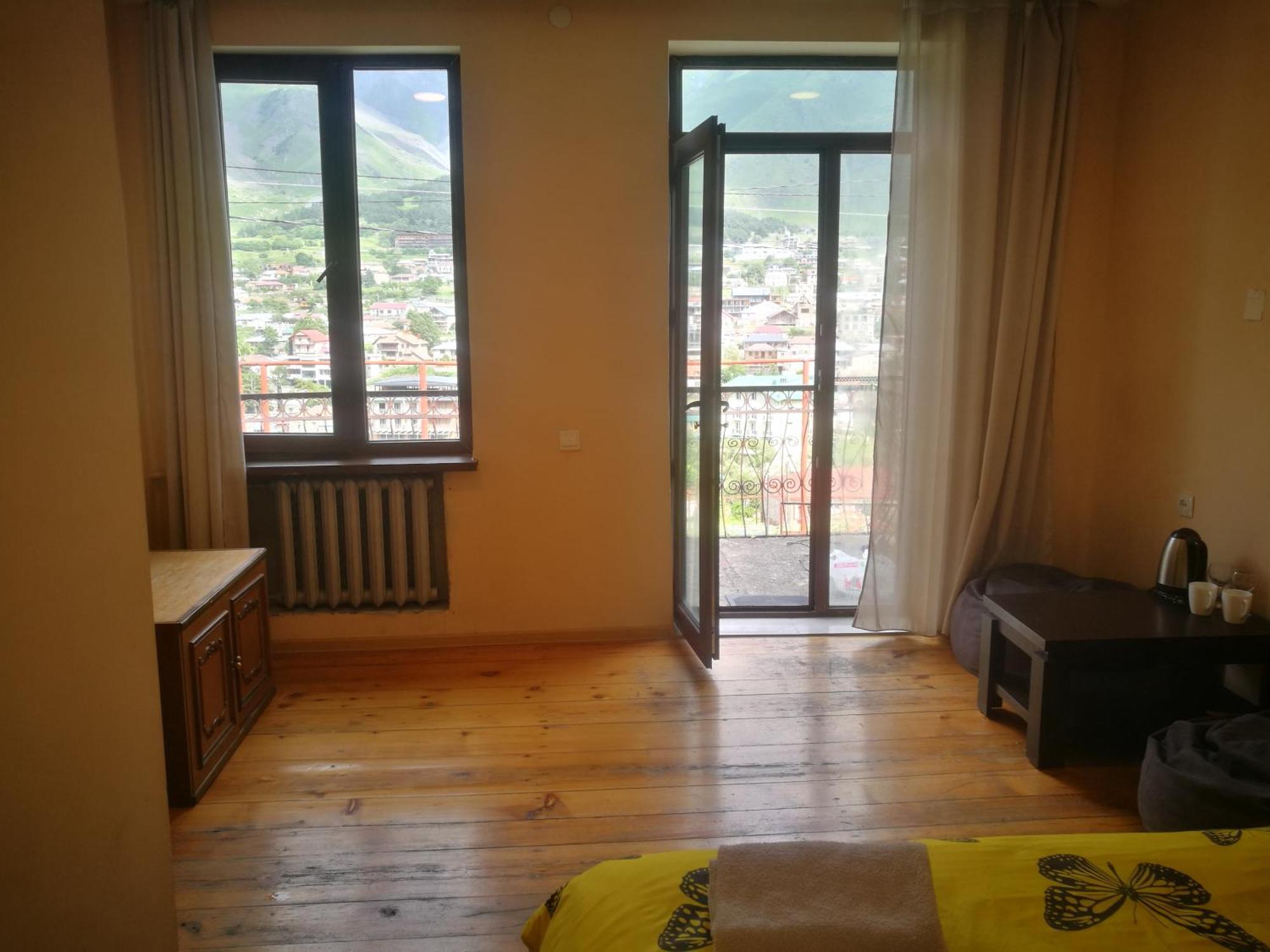 Belas Guesthouse Kazbegi Kültér fotó