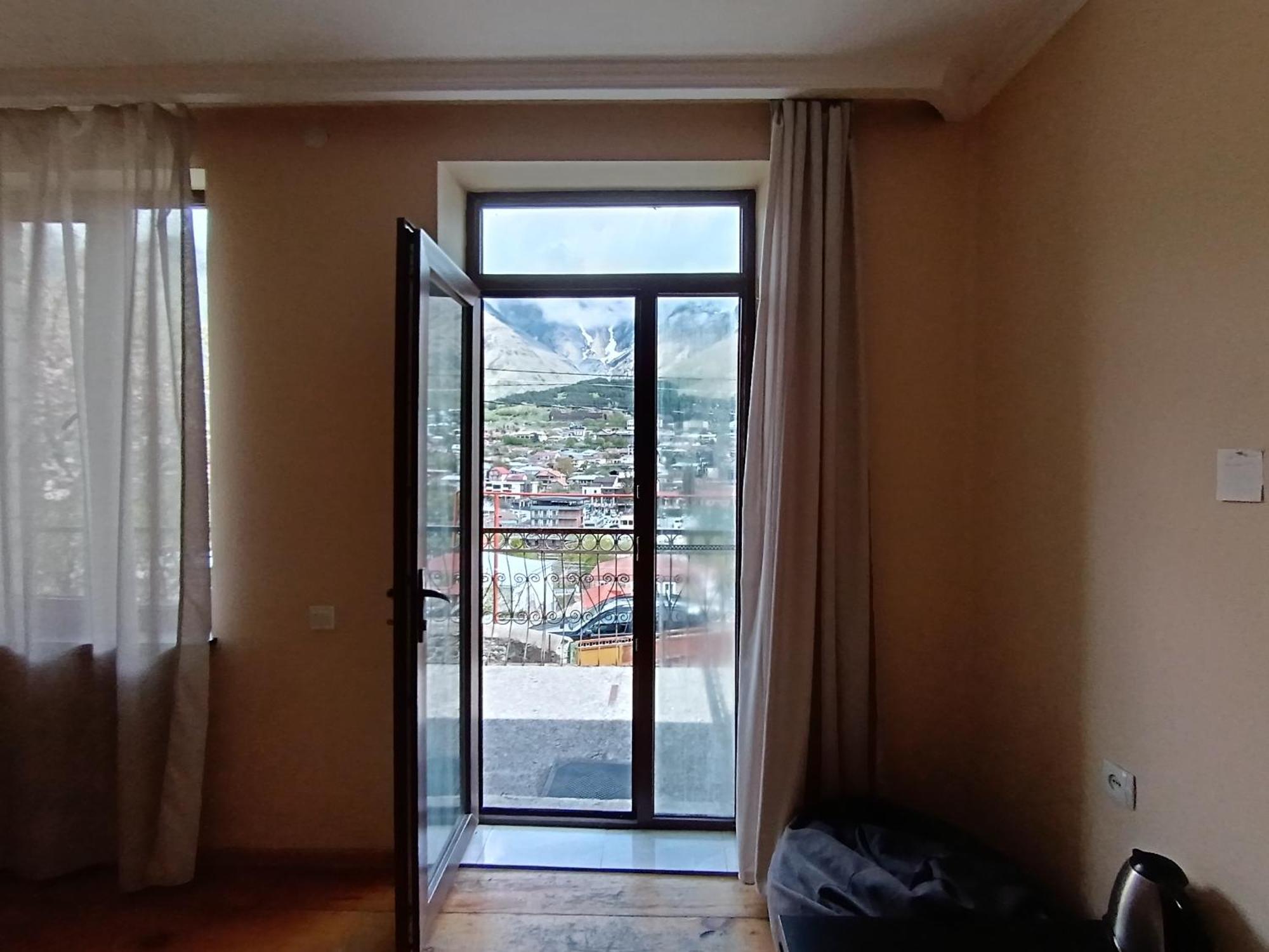 Belas Guesthouse Kazbegi Kültér fotó