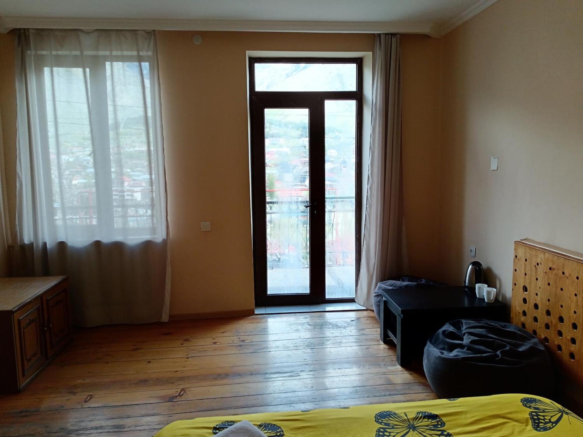 Belas Guesthouse Kazbegi Kültér fotó