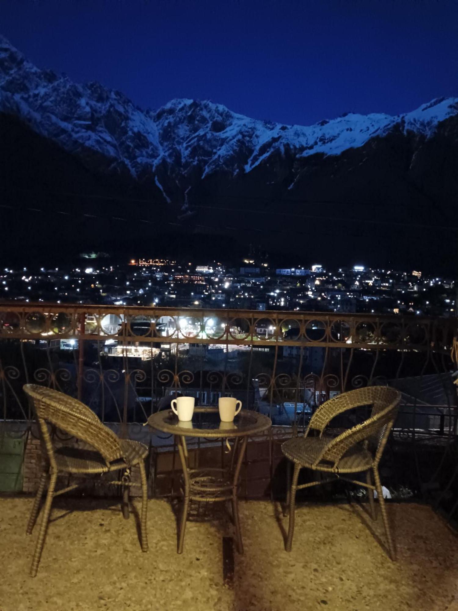 Belas Guesthouse Kazbegi Kültér fotó