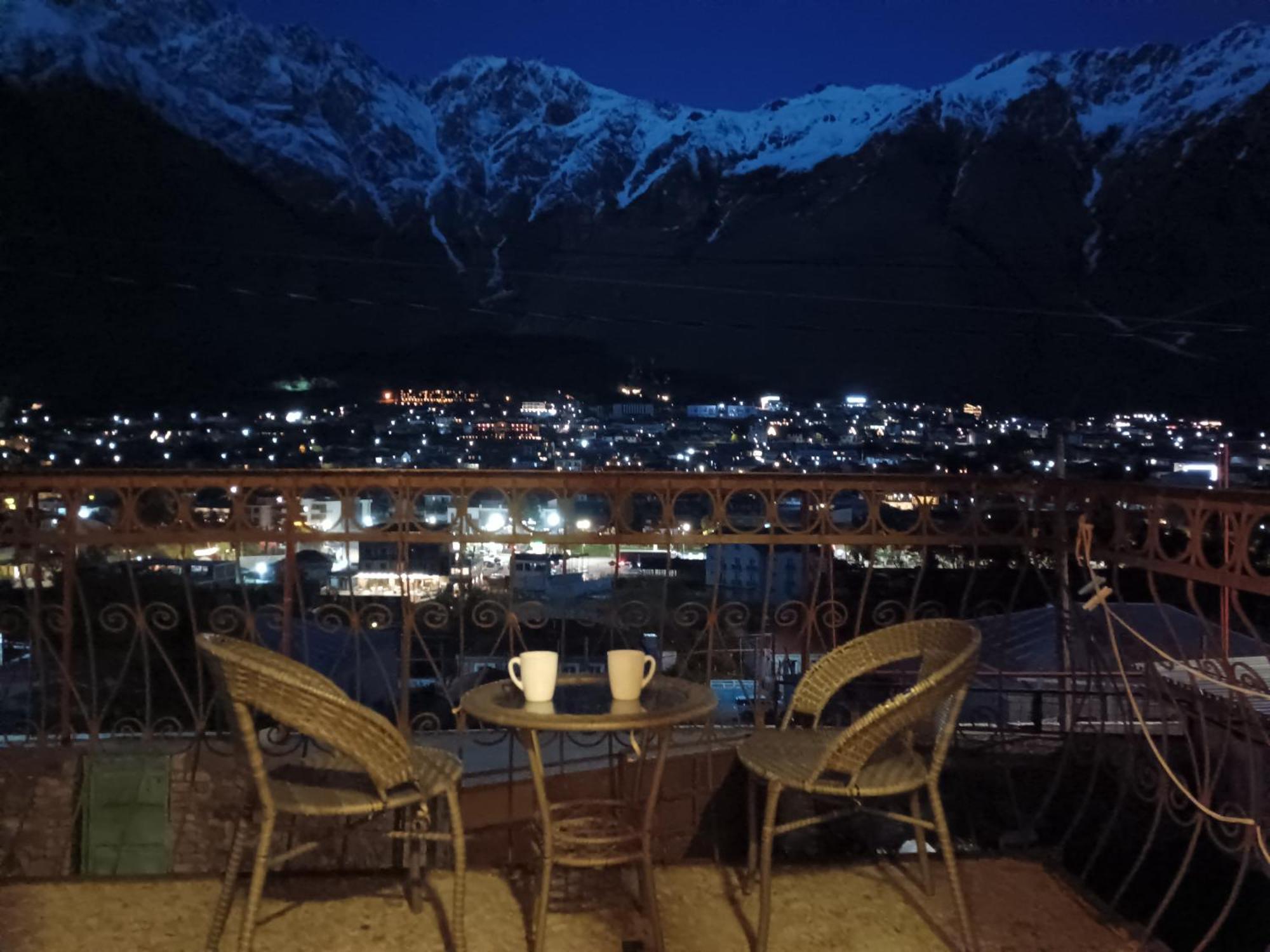 Belas Guesthouse Kazbegi Kültér fotó
