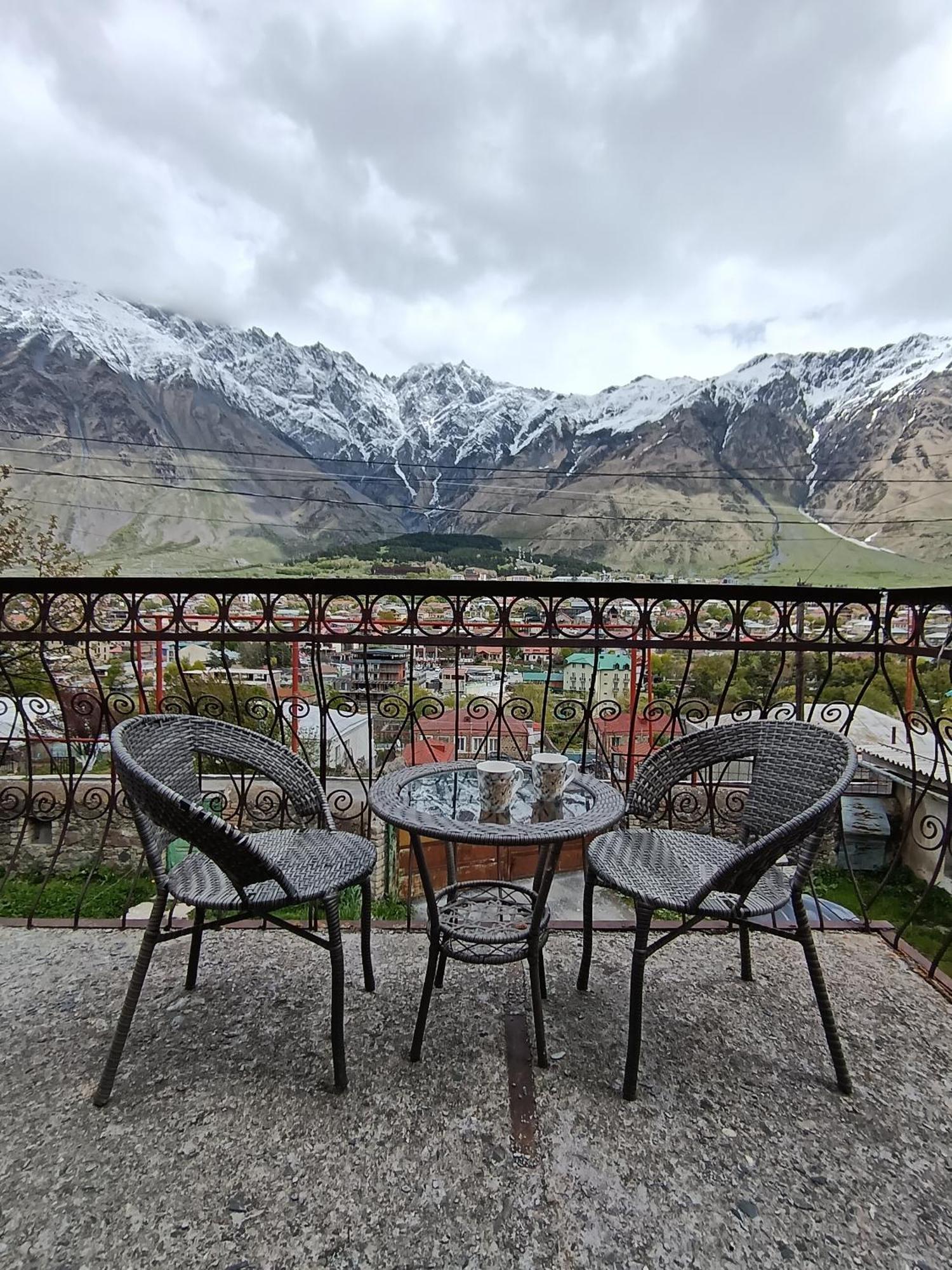 Belas Guesthouse Kazbegi Kültér fotó